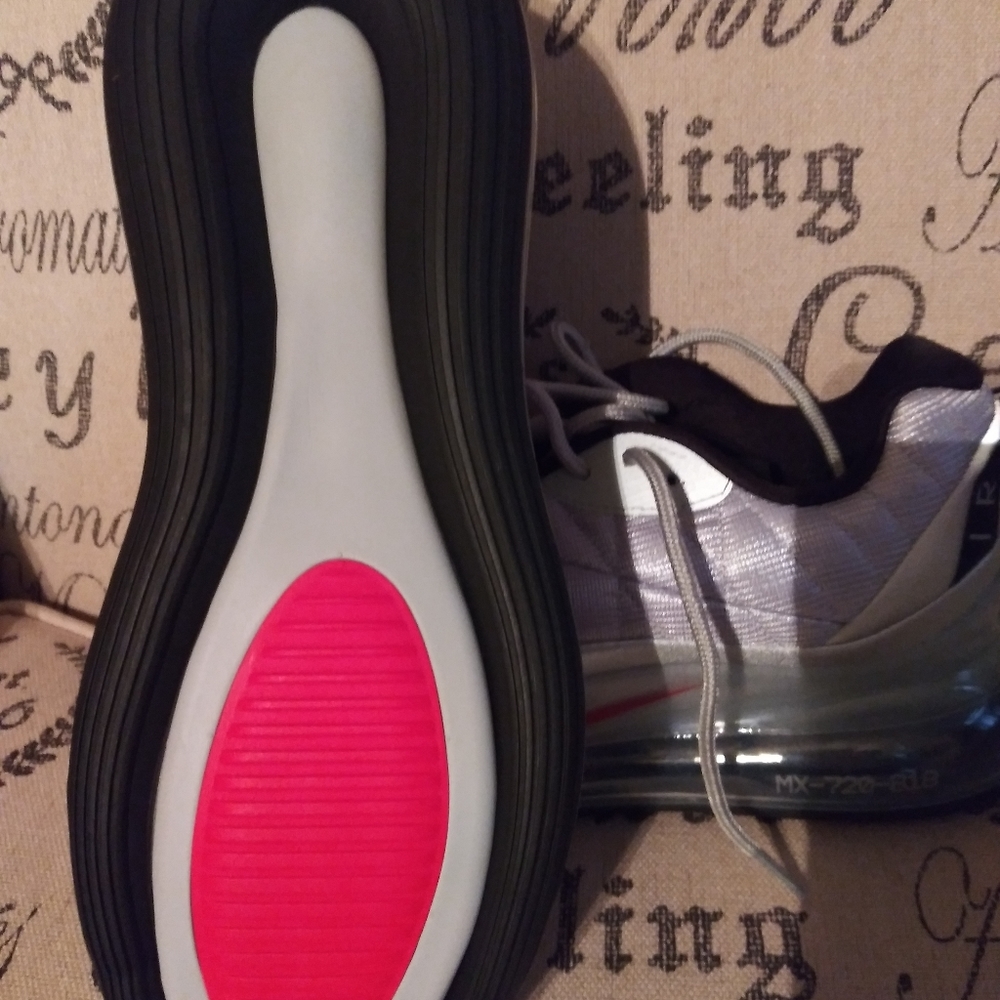 New Nike Air Max 720-818 - Picture 4 of 4